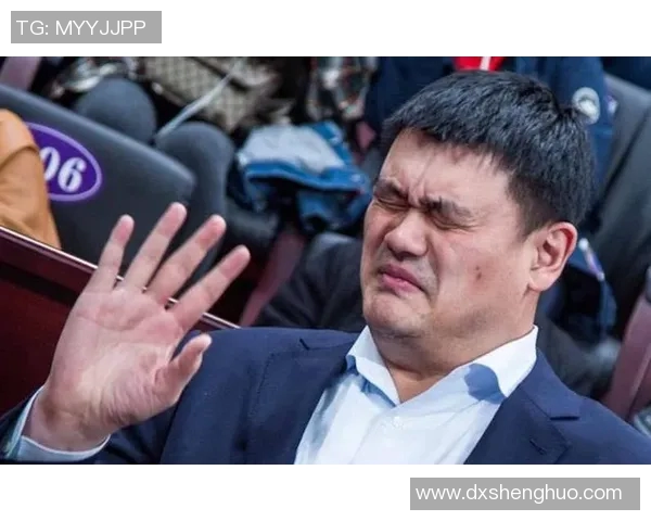姚明重返休斯敦观看比赛引发球迷热烈反响与怀旧情怀 姚明重返休斯敦观看比赛引发球迷热烈反响与怀旧情怀